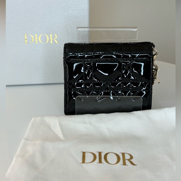 🖤✨SOLD✨🖤 ($740 Retail) Lady Dior Black Patent Lotus Wallet - Picture 3 of 6